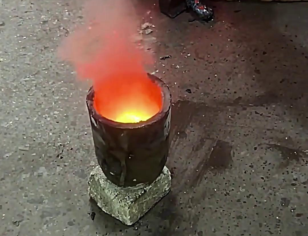 海拓中高頻感應(yīng)加熱熔煉爐，小型金屬加工工廠的得力伙伴